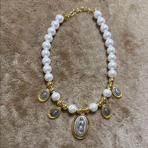 Elegant Gold and White Pearl Necklace